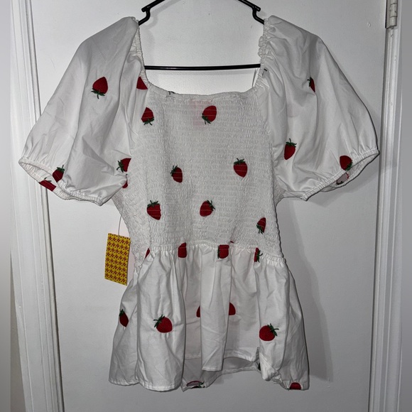 Coco & Shay strawberry embroidered peplum smocked babydoll top 1XL - Picture 5 of 5